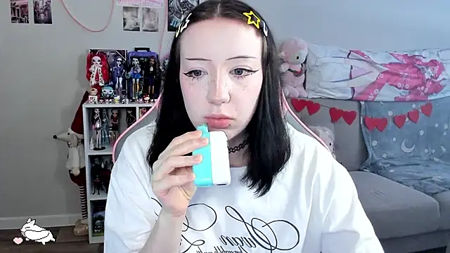 MollysLand online show from March 18, 2026, 8:17 am