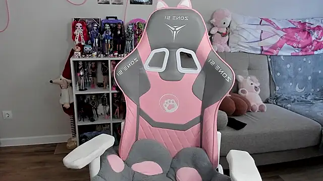 MollysLand online show from March 27, 2026, 10:48 am