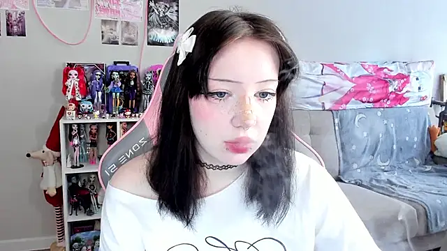 MollysLand online show from April 17, 2026, 9:56 am