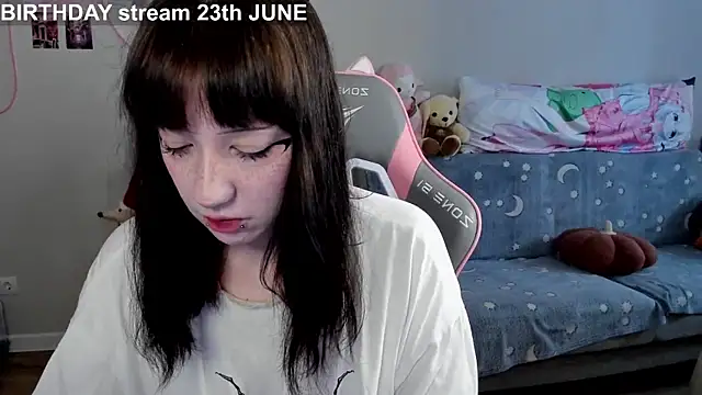 MollysLand online show from June 19, 2026, 9:24 am
