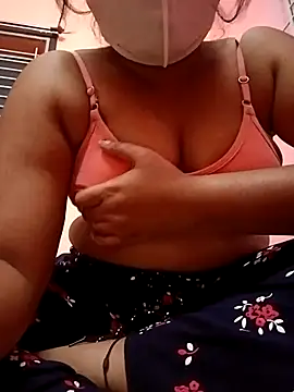 Snapshot of vyshali_vyshu chatting on March 16, 2026, 2:43 pm vyshali vyshu online show from March 16, 2026, 2:43 pm