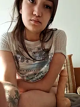 RoxyWeb18 online show from April 15, 2026, 5:58 am