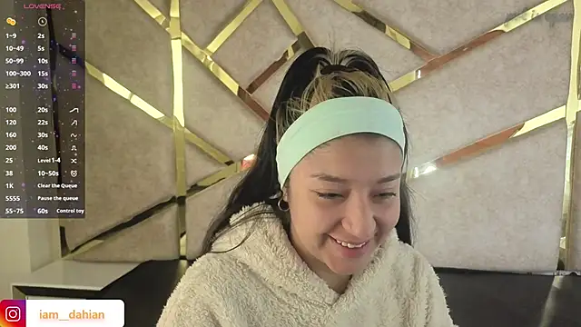 Snapshot of Dahiana_Dmour_ chatting on March 19, 2026, 1:04 pm Dahiana Dmour online show from March 19, 2026, 1:04 pm