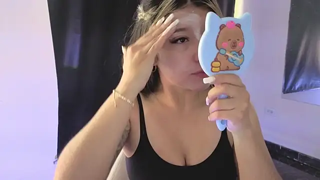 Snapshot of Dahiana_Dmour_ chatting on March 24, 2026, 12:32 pm Dahiana Dmour online show from March 24, 2026, 12:32 pm