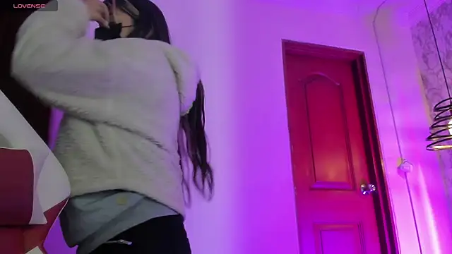 Dahiana Dmour  online show from June 1, 2026, 2:41 pm