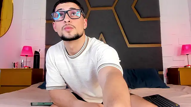 valenssio moretti online show from April 11, 2026, 3:22 am