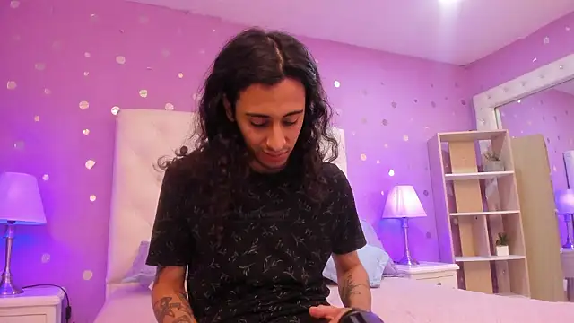 Snapshot of Goldentemptation_ chatting on February 17, 2026, 8:04 pm Goldentemptation online show from February 17, 2026, 8:04 pm