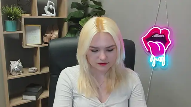 SweetLilyxo online show from March 19, 2026, 7:34 am