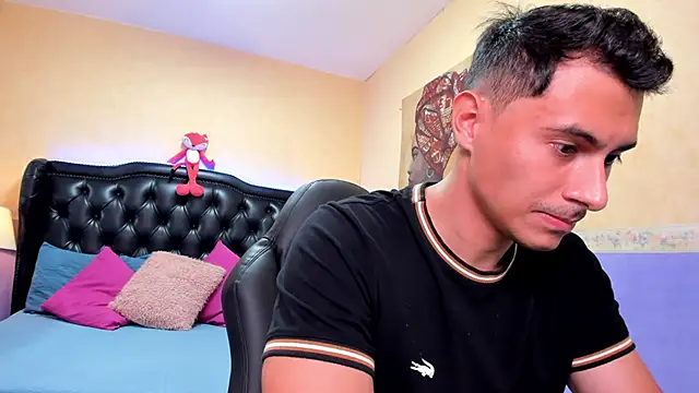 Snapshot of Mike_Conors chatting on February 4, 2026, 1:33 am Mike Conors online show from February 4, 2026, 1:33 am