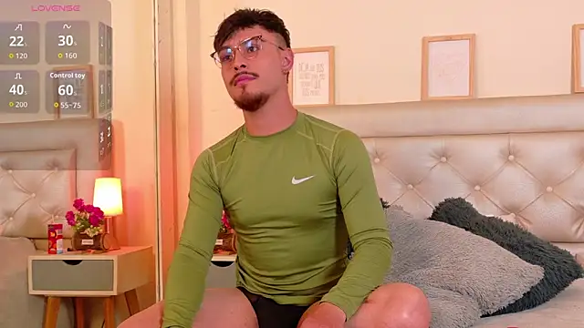 Snapshot of Aiden_Gray chatting on February 21, 2026, 7:37 pm Aiden Gray online show from February 21, 2026, 7:37 pm