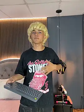 Noa 03 online show from March 4, 2026, 1:28 pm