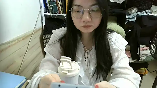 xiaoxiaowan11 online show from April 1, 2026, 12:06 pm