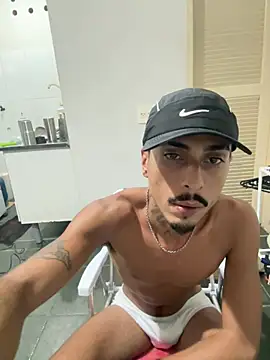 Snapshot of ActingSubunit chatting on February 3, 2026, 11:32 pm ActingSubunit online show from February 3, 2026, 11:32 pm