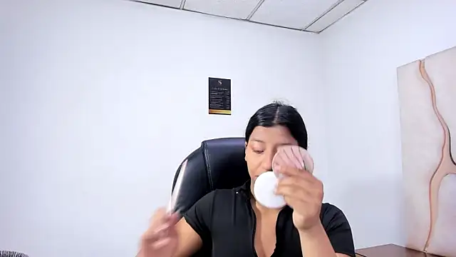 Vaneline2 online show from March 24, 2026, 10:04 pm