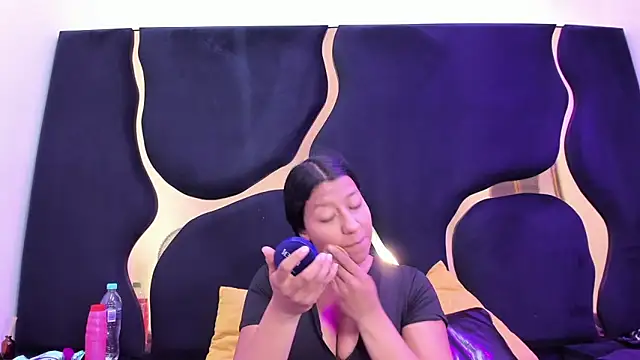 Vaneline2 online show from March 31, 2026, 7:36 pm