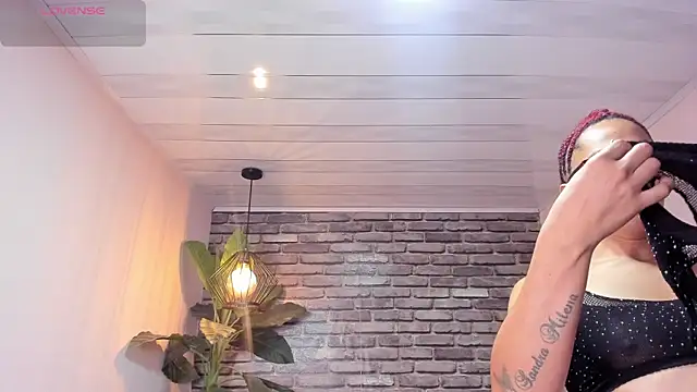 isabella star  online show from April 17, 2026, 12:41 pm