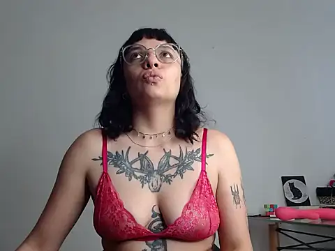 Snapshot of LanaGodard chatting on February 27, 2026, 5:13 pm LanaGodard online show from February 27, 2026, 5:13 pm