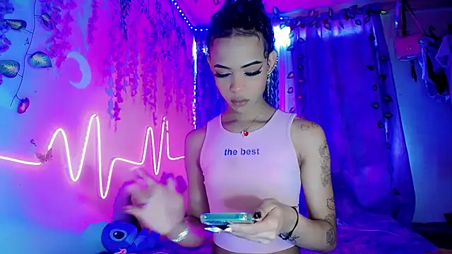 DahliaGill online show from July 15, 2026, 4:12 pm