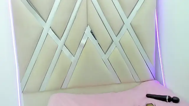 Snapshot of ninameduxx chatting on February 28, 2026, 4:13 am ninameduxx online show from February 28, 2026, 4:13 am