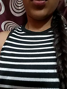 komalsharma99 online show from April 28, 2026, 6:46 pm
