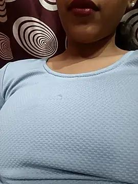 komalsharma99 online show from May 6, 2026, 3:06 pm