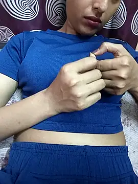 komalsharma99 online show from May 9, 2026, 8:19 am