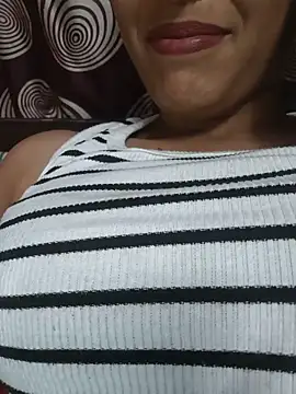 komalsharma99 online show from May 30, 2026, 6:16 pm