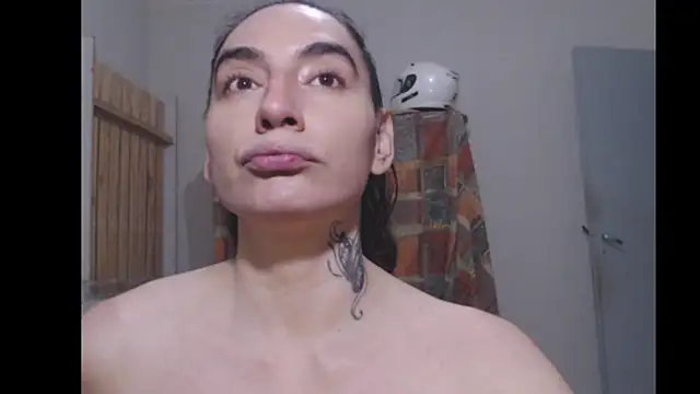 Snapshot of luli-indio chatting on April 21, 2026, 2:37 am luli-indio online show from April 21, 2026, 2:37 am