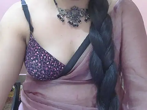 Cute Sheetal online show from March 12, 2026, 12:44 pm
