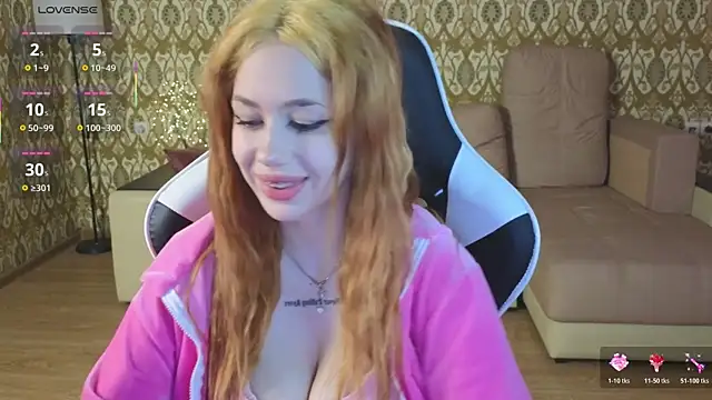 laylaura online show from May 28, 2026, 8:55 am