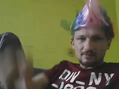 Snapshot of Danieljarecki chatting on March 18, 2026, 3:04 pm Danieljarecki online show from March 18, 2026, 3:04 pm