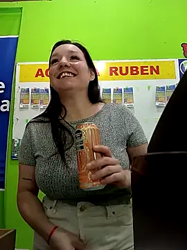 Snapshot of Beesametoda chatting on February 25, 2026, 4:49 pm Beesametoda online show from February 25, 2026, 4:49 pm