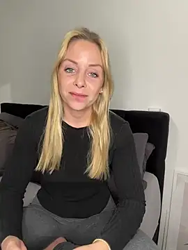 Snapshot of emily-becker22 chatting on February 18, 2026, 7:32 pm emily-becker22 online show from February 18, 2026, 7:32 pm