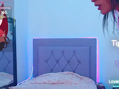 Snapshot of moonlyvelvet chatting on February 9, 2026, 8:57 pm moonlyvelvet online show from February 9, 2026, 8:57 pm