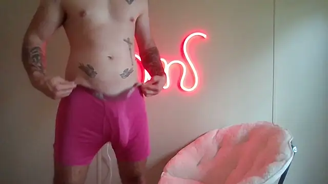 Snapshot of midnightsinz chatting on March 26, 2026, 6:57 pm midnightsinz online show from March 26, 2026, 6:57 pm