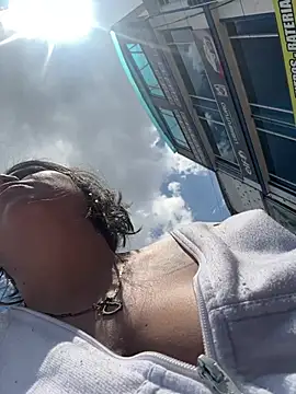 Snapshot of Thalia_xx chatting on February 28, 2026, 5:25 pm Thalia xx online show from February 28, 2026, 5:25 pm