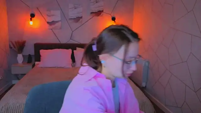  Kiki angel  online show from April 5, 2026, 1:14 am