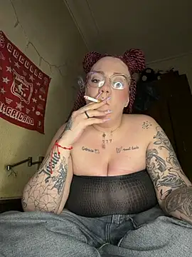 Snapshot of Diablita13 chatting on February 6, 2026, 11:52 pm Diablita13 online show from February 6, 2026, 11:52 pm