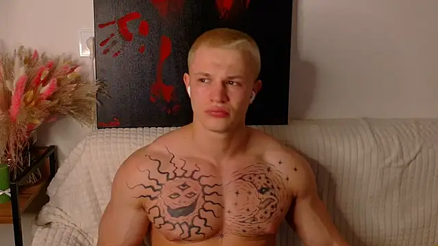 Snapshot of SterlingNoir chatting on March 7, 2026, 9:23 pm SterlingNoir online show from March 7, 2026, 9:23 pm