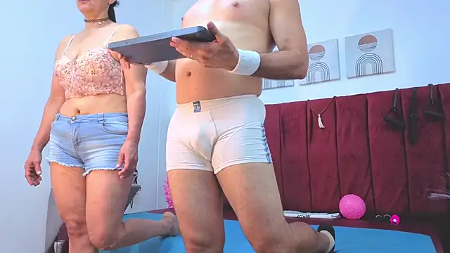 Snapshot of Giselle_James chatting on February 7, 2026, 8:56 pm Giselle James online show from February 7, 2026, 8:56 pm