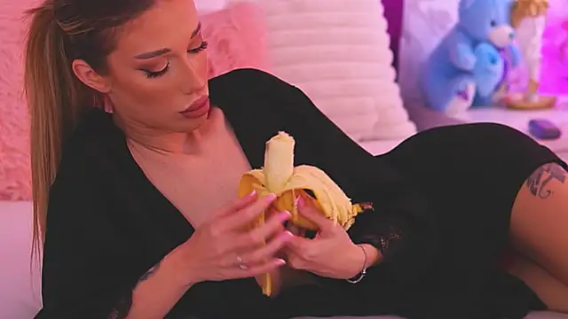 EllinaNuria online show from March 27, 2026, 5:46 am