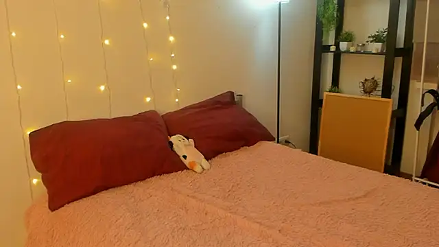 Snapshot of CalmFever chatting on February 11, 2026, 2:33 pm CalmFever online show from February 11, 2026, 2:33 pm