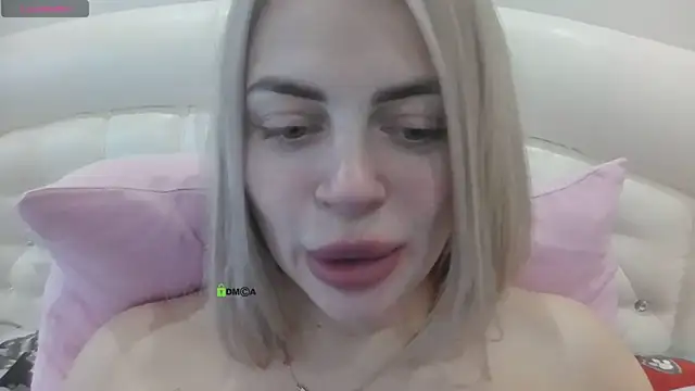 Snapshot of ShamlesssAdell chatting on May 17, 2026, 2:46 pm ShamlesssAdell online show from May 17, 2026, 2:46 pm