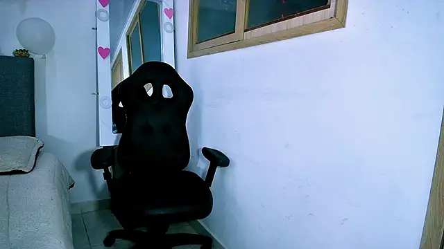 Snapshot of Sharlott_3 chatting on March 11, 2026, 12:33 pm Sharlott 3 online show from March 11, 2026, 12:33 pm