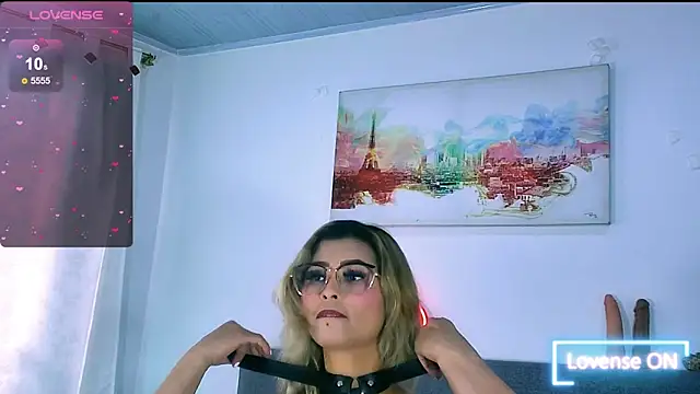 Snapshot of Sharlott_3 chatting on April 13, 2026, 12:43 pm Sharlott 3 online show from April 13, 2026, 12:43 pm