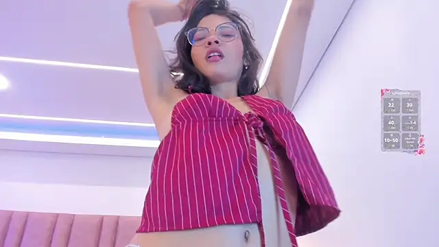 im lily  online show from April 17, 2026, 12:52 pm