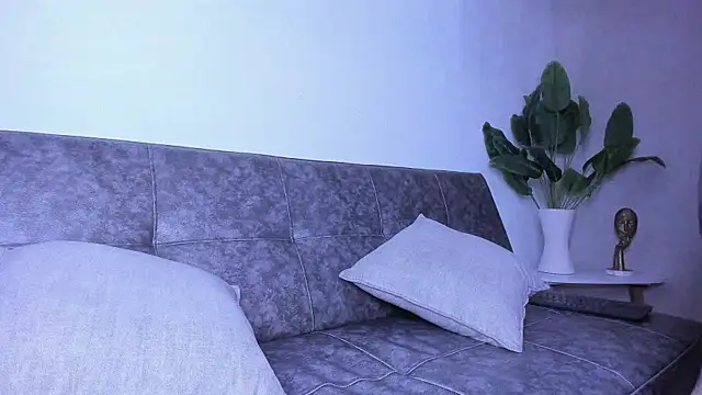 Alessrose online show from July 6, 2026, 9:06 pm