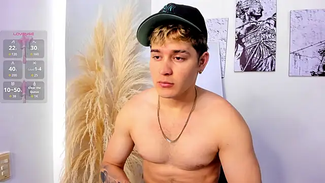 rayan linxx online show from March 26, 2026, 7:52 pm