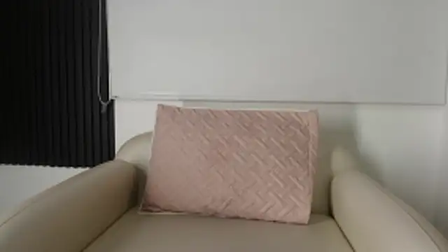 Snapshot of Sharlo_Alvarez chatting on February 25, 2026, 8:18 pm Sharlo Alvarez online show from February 25, 2026, 8:18 pm