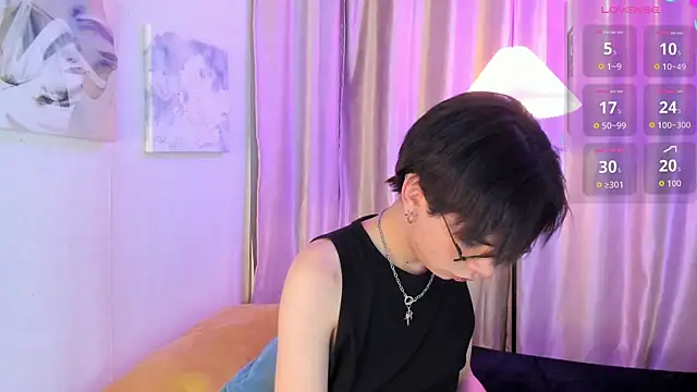 Demian Hush online show from May 24, 2026, 3:33 am